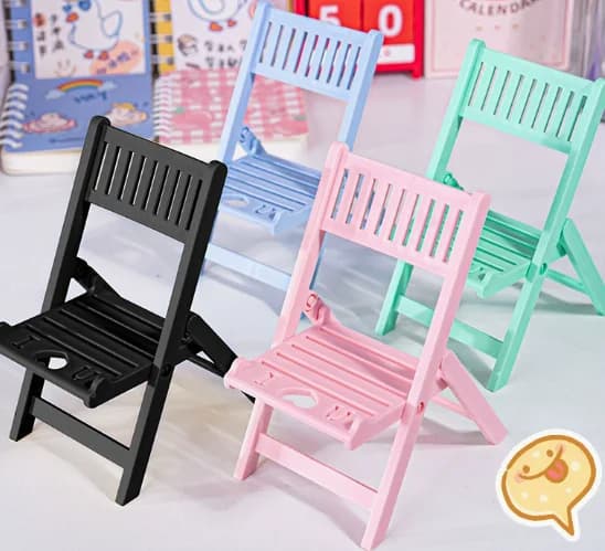 Suporte de Telefone Mini com Design de Cadeira de Praia, Cores Aleatórias, Dobrável, Acessório de Mesa Fofo para Smartphones e Tablets